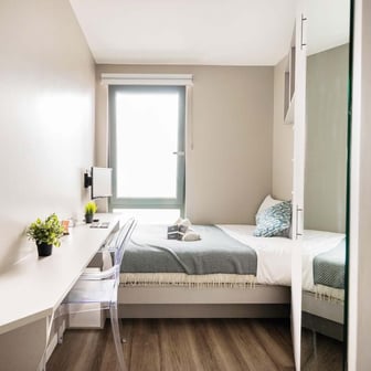 Compact Two Bedroom Apartment - Image 1