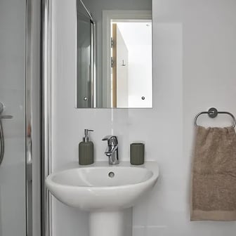 6 Bed En-suite Plus - Courtyard View - Image 5