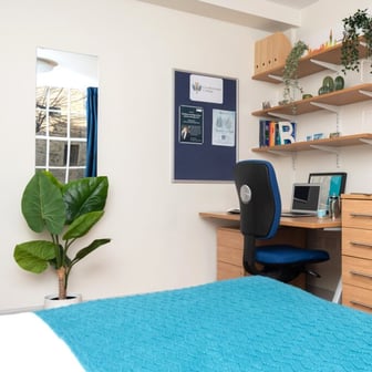 Three bedroom flat - Image 1