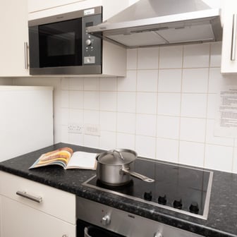 Three bedroom flat - Image 5
