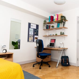 Double en suite room - Image 4