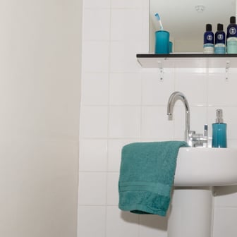 Single room with shared bathroom C (small or basement floor) - Image 3