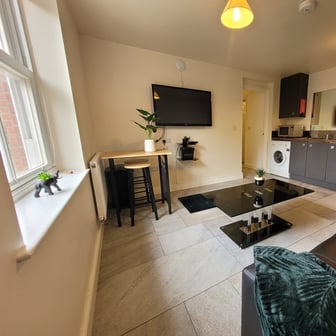 Flat 4 - 2 bedrooms - Image 1
