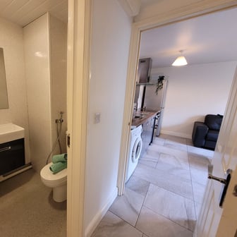 Flat 4 - 2 bedrooms - Image 2