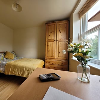 Flat 4 - 2 bedrooms - Image 3