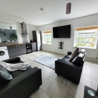 Flat 6 - 4 bedrooms - Image 3