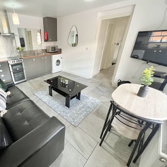 Flat 3 - 2 bedrooms - Image 3