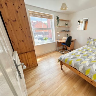 Flat 3 - 2 bedrooms - Image 2