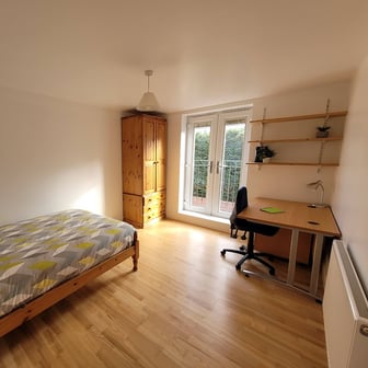 Room 2 in 12 bed house - Image 1