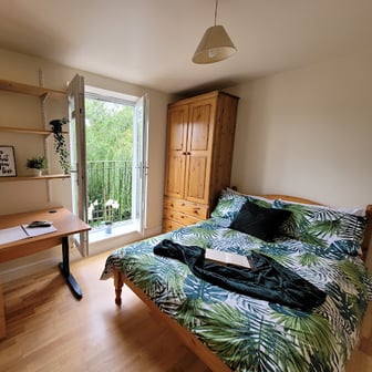 Room 1 En Suite in 11 bed house - Image 1