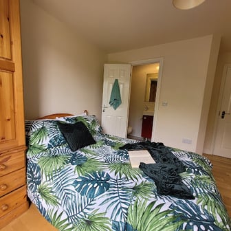 Room 1 En Suite in 11 bed house - Image 2