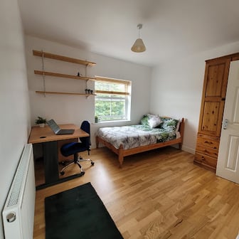 Room 5 En Suite in 11 bed house - Image 8