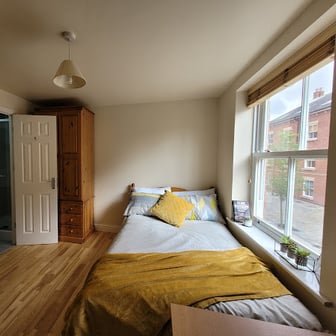 Room 4 En Suite in 11 bed house - Image 4