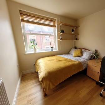 Room 7 En Suite in 11 bed house - Image 3