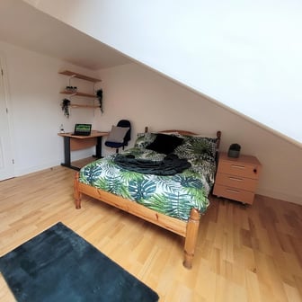 Room 11 Luxury En Suite in 11 bed house - Image 2