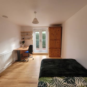Room 1 in 12 bed house - Image 3