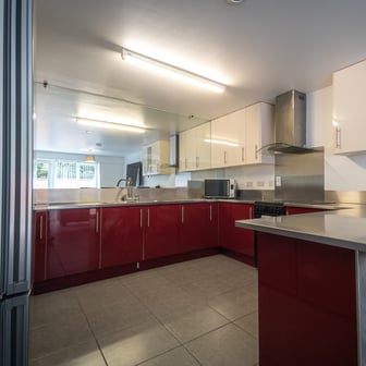 Room 12 in 12 bed house - Image 8
