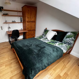 Room 10 in 12 bed house - Image 3