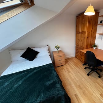 Room 11 in 12 bed house - Image 3
