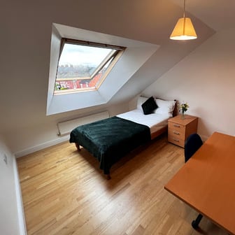 Room 11 in 12 bed house - Image 1