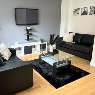 Top Floor Flat- 2 Bedrooms - Image 7