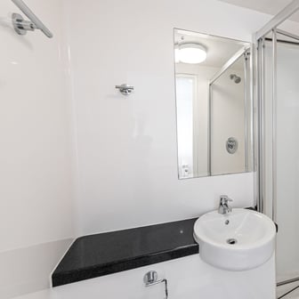 Gold Seaview Ensuite - Image 8