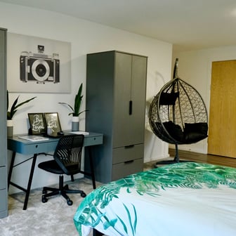 Extra Large Studio Flat - Image 3