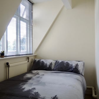 Large Ensuite Room- MB22 (Reserved for 2nd Year or more Students) - Image 1