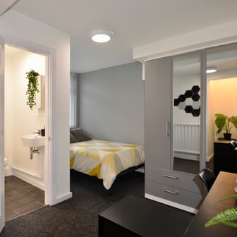 Ensuite With Kitchen - Image 1