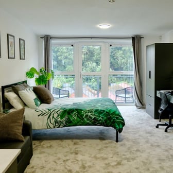Extra Large Studio Flat - Image 1