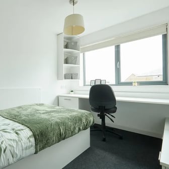 Refurbished Classic 4 Bed En-Suite - Image 1