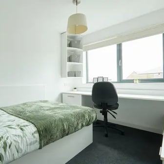 Classic 6 Bed En-Suite - Image 3