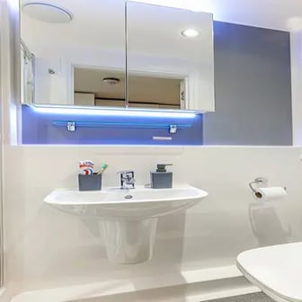 Deluxe Studio - Image 7