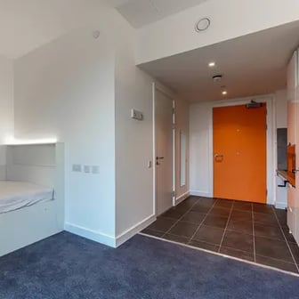 Deluxe Studio - Image 6
