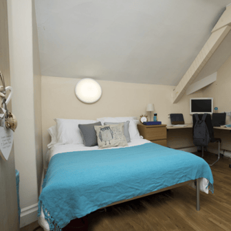 Gold 2 Bed Apartment - Image 2