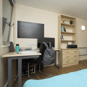 Silver Ensuite - Image 2