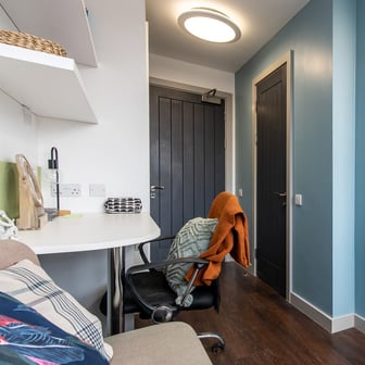 5 Bed Shared Flat - Image 1