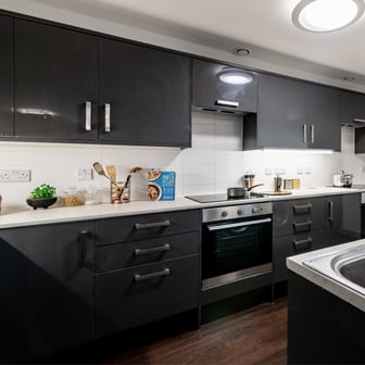 5 Bed Shared Flat - Image 3