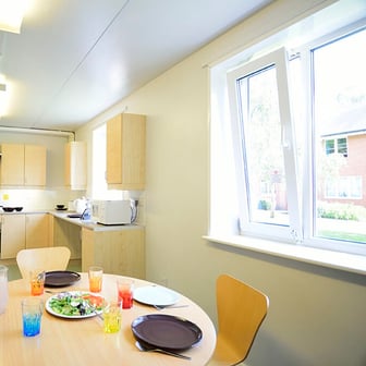 Twin Ensuite Room - Image 3