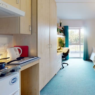 Large Ensuite Studio - Image 3