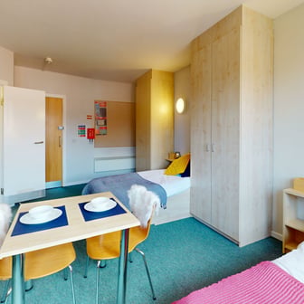 Twin Ensuite Studio - Image 4