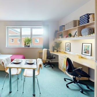 Twin Ensuite Studio - Image 3