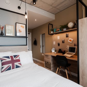 Classic En-suite - Image 1