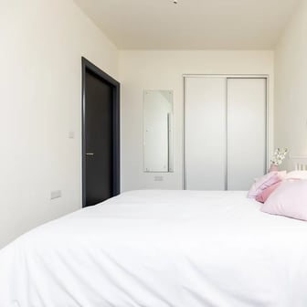 Classic 1 Bed Apartment - Image 1