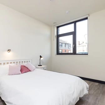 Classic 1 Bed Apartment - Image 2