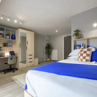 5 Bed Premium Ensuite - Image 2