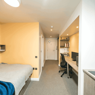 Deluxe Studio - Image 1