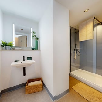 Penthouse En-suite - Image 4