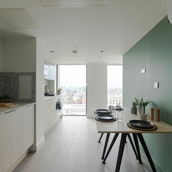 Penthouse En-suite - Image 7