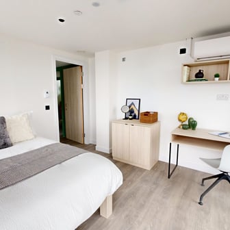 Penthouse Premium En-suite - Image 3